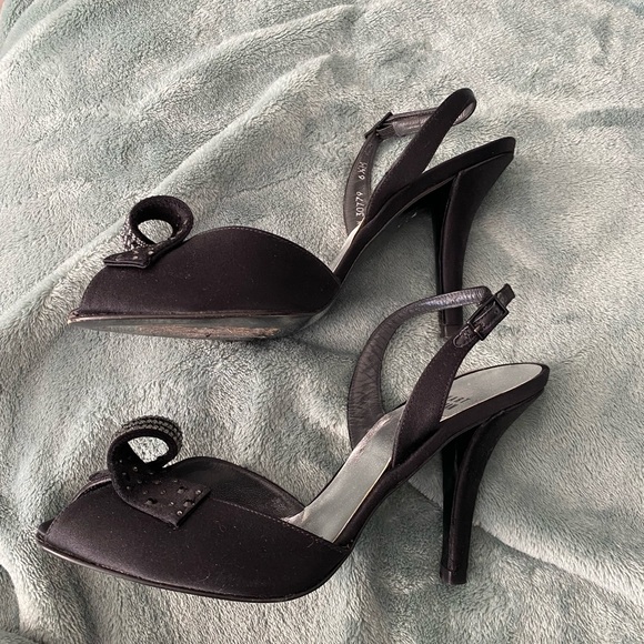 EUC Stuart Weitzman Slingback Open toe Heels. Black. Size 6.5. Beautiful shoes. - Picture 3 of 6
